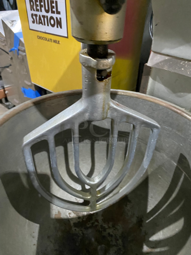 Hobart Commercial Heavy-Duty 20Qt Mixer! With Paddle Attachment And Mixing Bowl! Model: A200F SN: 11212406 115V 60HZ 1 Phase - Image 6 of 8