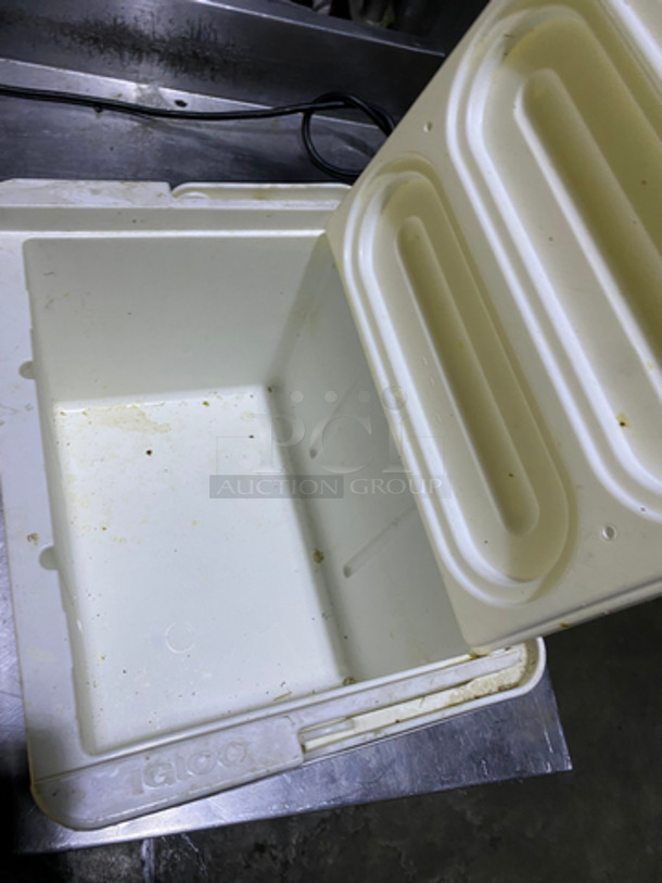 Igloo Red And White Poly Portable Cooler! With Lid And Handle! - Image 5 of 6