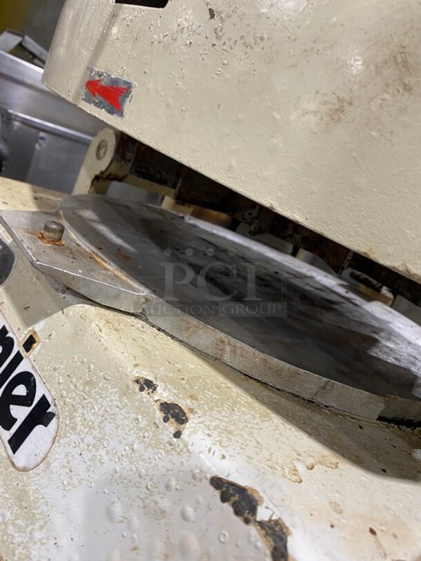 Benier  Heavy Duty Commercial Dough Divider! - Image 7 of 9