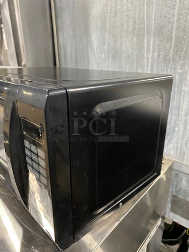 Walmart Countertop Microwave! Model: EM720CGAB 120V - Image 2 of 8