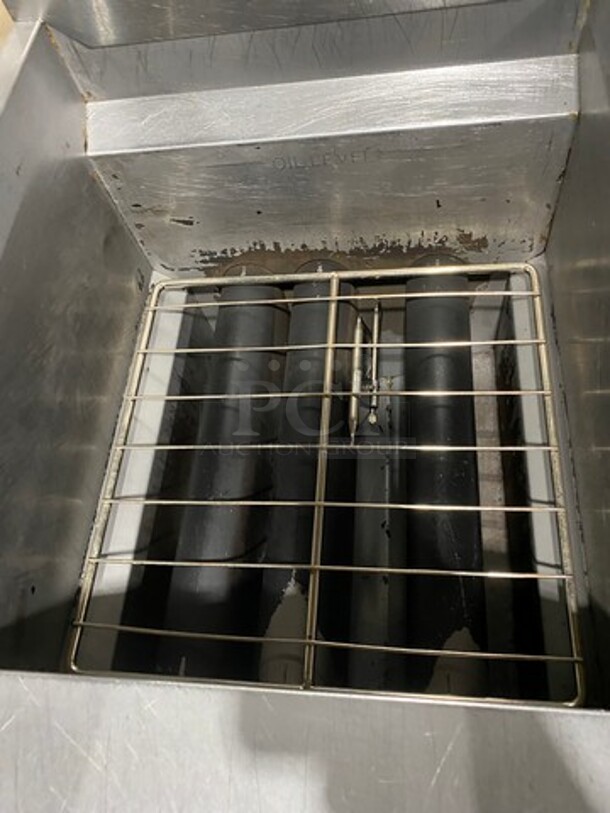 Atosa Commercial Natural Gas Powered Deep Fat Fryer! With Backsplash! With 2 Metal Frying Baskets! All Stainless Steel! On Legs! Model: ATFS40 - Image 6 of 9