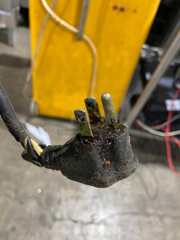 Berkel Commercial Countertop Deli/ Meat Slicer! All Stainless Steel! Model: REM301 SN: 00578 115V 60HZ 1 Phase - Image 8 of 8