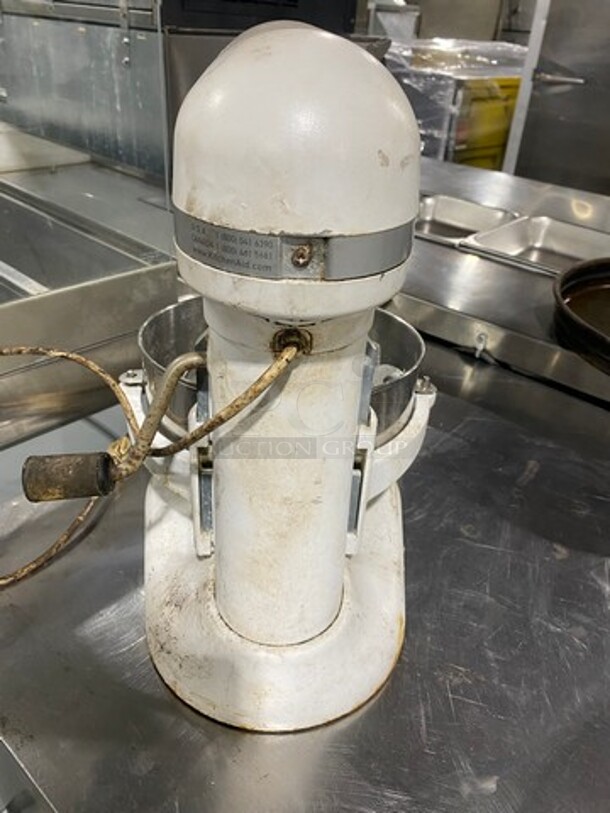 Kitchen Aid Countertop Planetary Mixer! With Mixing Bowl! With Paddle And Whisk Attachments! - Image 3 of 8