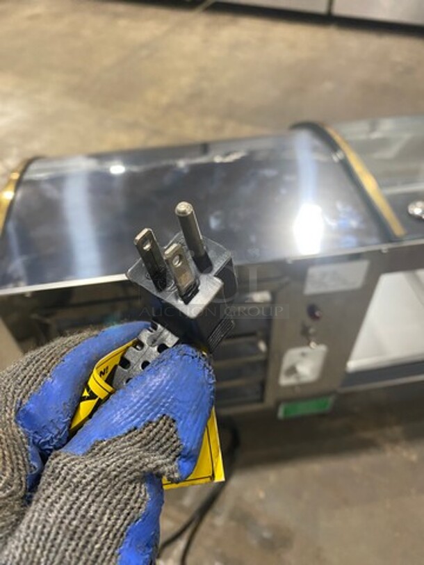 LATE MODEL! 2019 Diamond Commercial Countertop Refrigerated Sushi Display Case Merchandiser! With Curved Glass! Stainless Steel Body! On Small Legs! Model: GVRB160 SN: 12007 110V - Image 7 of 10