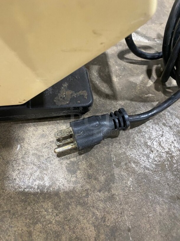 Electrolux Commercial Countertop Vegetable Slicer/Food Processor! 115V! Model: TR22 SN: 27639 0520 040! - Image 7 of 7