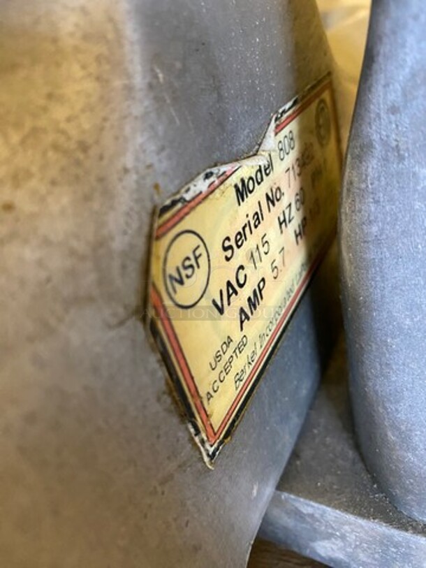 Berkel Commercial Countertop Deli/ Meat Slicer! All Stainless Steel! WORKING WHEN REMOVED! Model: 808 SN: 713492 115V 60HZ 1 Phase - Image 7 of 9