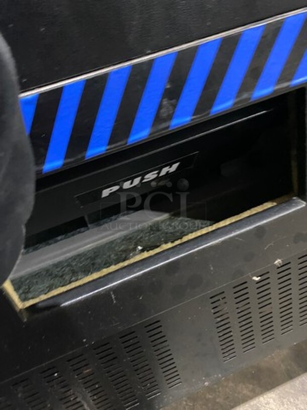 Snack Attack Commercial Snack And Drink Combo Vending Machine! Model: VM150 SN: V150A1801, Model: VM250 SN: V250A0874 - Image 8 of 9