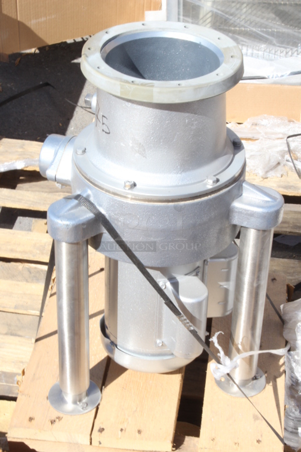 BRAND NEW SCRATCH & DENT! Hobart FD4/150-3 Commercial Garbage Disposer with Adjustable Flanged Feet - 1 1/2 hp, 110-120/220-240V.  - Image 3 of 4