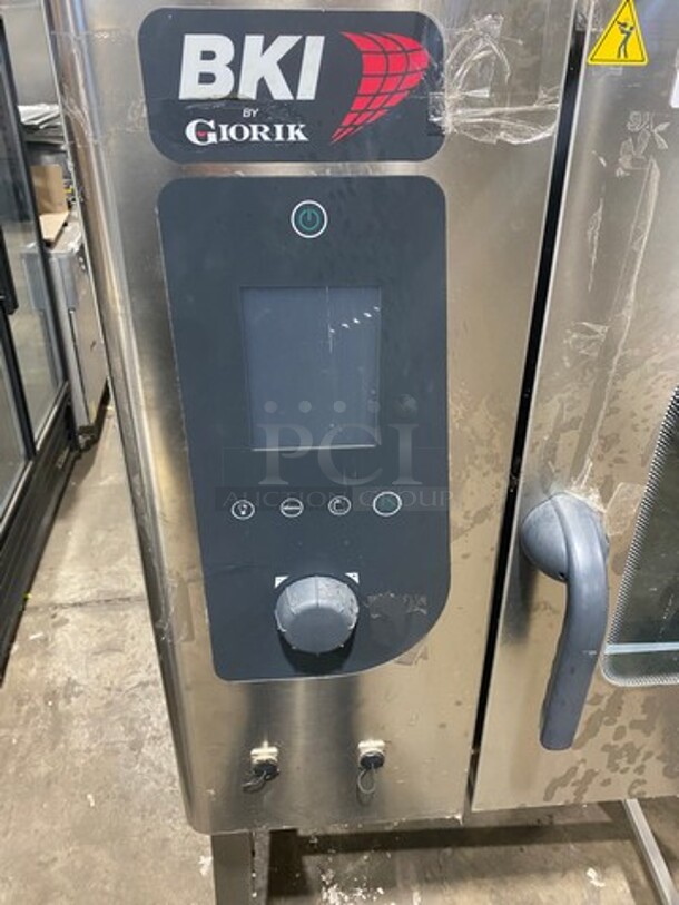 BKI By Giorik Commercial Electric Powered Combi Convection Oven! With View Through Door! With Built In Pan Rack! With Digital Touch Controls! All Stainless Steel! On Legs! Model: COMBI1.06 SN: 102005A000001 208V 60HZ 3 Phase - Image 11 of 12