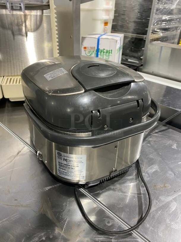 Zojirushi Electric Powered Countertop Rice Cooker! Model: NPHCC18 SN: 1580821 120V - Image 3 of 8