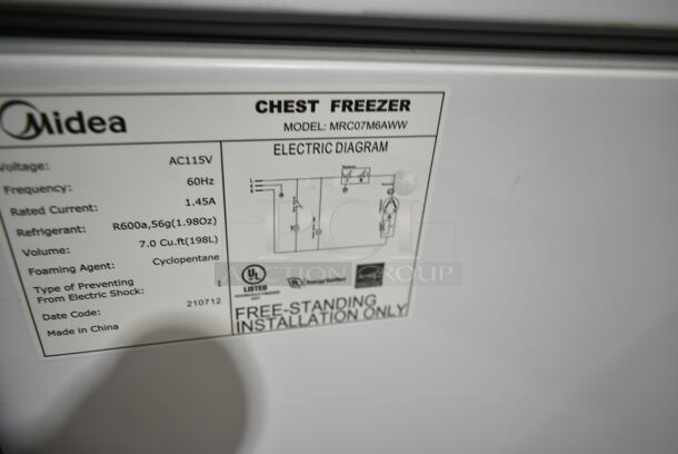 Midea MRC07M6AWW Metal Chest Freezer w/ Hinge Lid on Commercial Casters. 115 Volts, 1 Phase. Tested and Working! - Image 5 of 5
