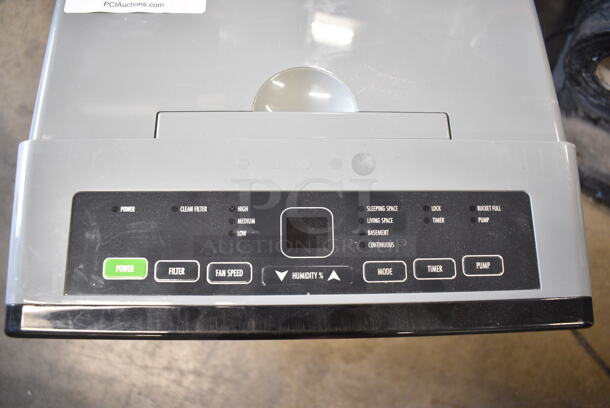 BRAND NEW SCRATCH AND DENT! SoleusAir HMT-D70EIP-A 70 Pint Dehumidifier with Pump. 115 Volts, 1 Phase. Tested and Working! - Image 4 of 5