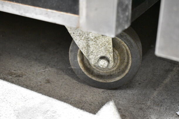 Vollrath 37040-00002-NNA Stainless Steel Commercial 4 Bay Steam Table Buffet Station on Commercial Casters. 120 Volts, 1 Phase. Cannot Test Due To Plug Style - Image 3 of 5