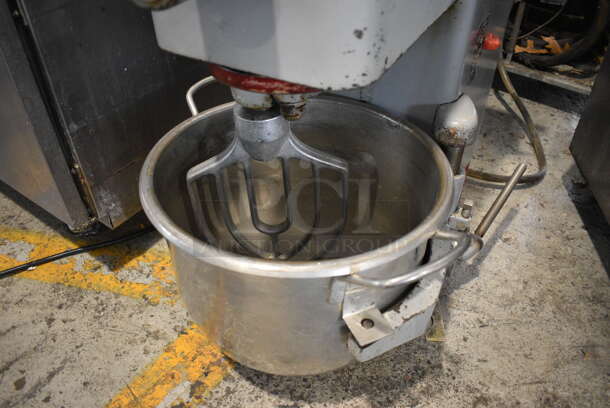 Univex Model 1222 Metal Commercial Countertop 20 Quart Planetary Dough Mixer w/ Paddle Attachment and Metal Bowl. 115 Volts, 1 Phase. 11x30x26. Tested and Working! - Image 3 of 10