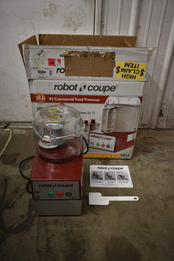 BRAND NEW SCRATCH AND DENT! Robot Coupe R2B Stainless Steel Commercial Countertop Food Processor w/ Lid and S Blade. 120 Volts, 1 Phase. Tested and Working! - Image 5 of 9