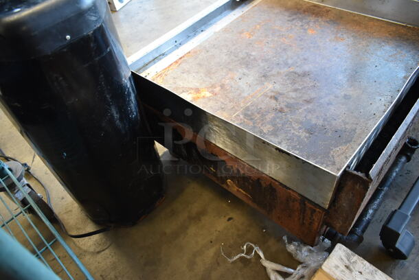 Toastmaster Stainless Steel Commercial Countertop Natural Gas Powered Flat Top Griddle.  - Image 6 of 6