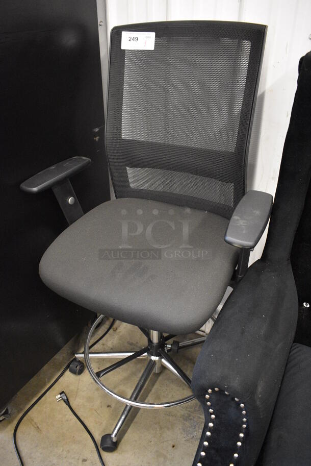 Black Office Chair w/ Arm Rests on Casters. 26x23x52 - Image 2 of 3