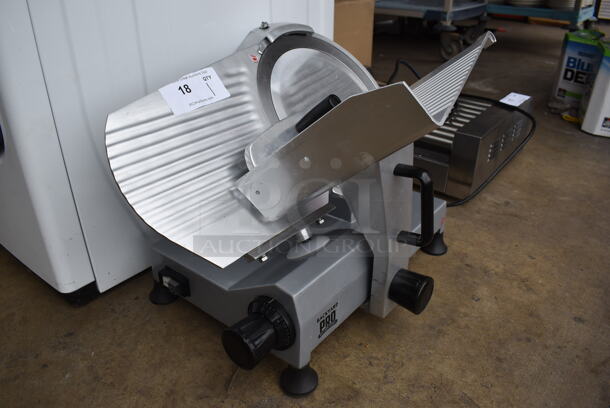 Backyard Pro 554SL112E Stainless Steel Commercial Countertop Meat Slicer w/ Blade Sharpener. 120 Volts, 1 Phase. 18x22.5x17. Tested and Working! - Image 3 of 6