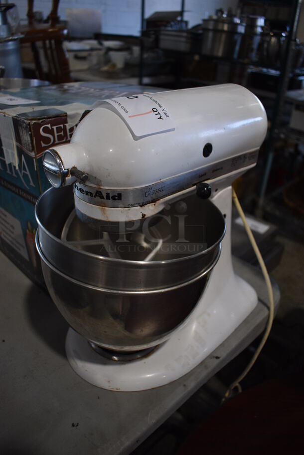 KitchenAid K45SS Metal Countertop 4.5 Quart Planetary Dough Mixer w/ Metal Mixing Bowl and Paddle Attachment. 115 Volts, 1 Phase. 9x15x14. Tested and Working!