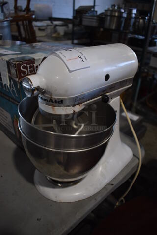KitchenAid K45SS Metal Countertop 4.5 Quart Planetary Dough Mixer w/ Metal Mixing Bowl and Paddle Attachment. 115 Volts, 1 Phase. 9x15x14. Tested and Working!