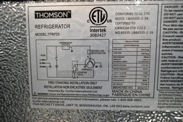 BRAND NEW SCRATCH AND DENT! Thomson TFR725 7.5 CF Refrigerator with Top Freezer Platinum. 115 Volts, 1 Phase. Tested and Working! - Image 5 of 5