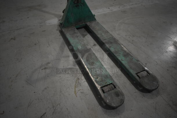 Green Metal 5,500 Pound Capacity Pallet Truck Pallet Jack - Image 5 of 6