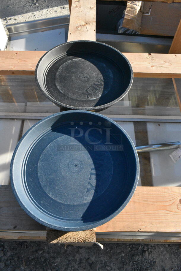 Metal 4 Tier Shelving Unit on Commercial Casters w/ 64 Carlisle Dinex Fenwick 10" Plates. BUYER MUST DISMANTLE. PCI CANNOT DISMANTLE FOR SHIPPING. PLEASE CONSIDER FREIGHT CHARGES. - Image 3 of 6