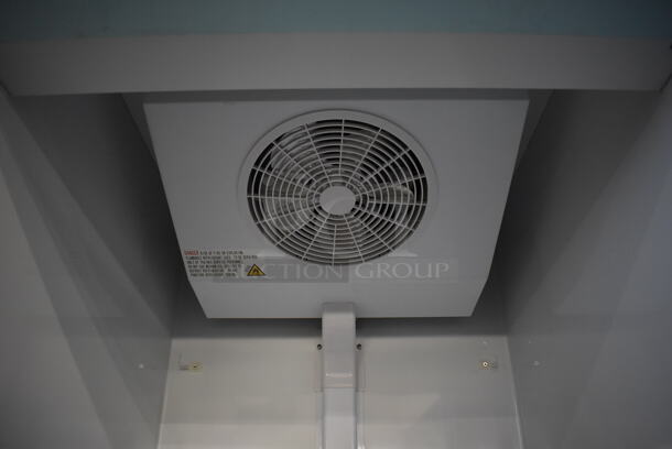 BRAND NEW SCRATCH AND DENT! Avantco 178GDICE24FB Metal Commercial Single Door Reach In Ice Freezer Merchandiser on Commercial Casters. 115 Volts, 1 Phase. 31x33x87. Tested and Working! - Image 6 of 7