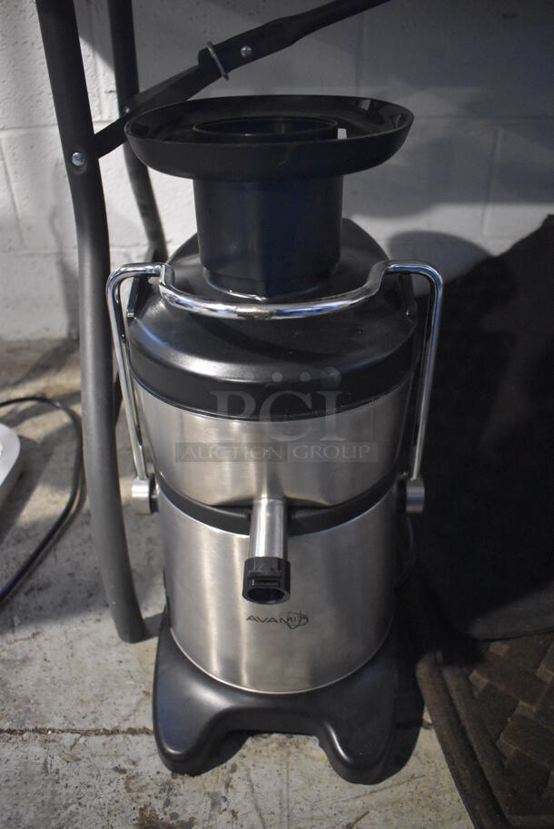 AvaMix 928JE700 Stainless Steel Commercial Countertop Juicer. 120 Volts, 1 Phase. 9x16x20. Tested and Working!