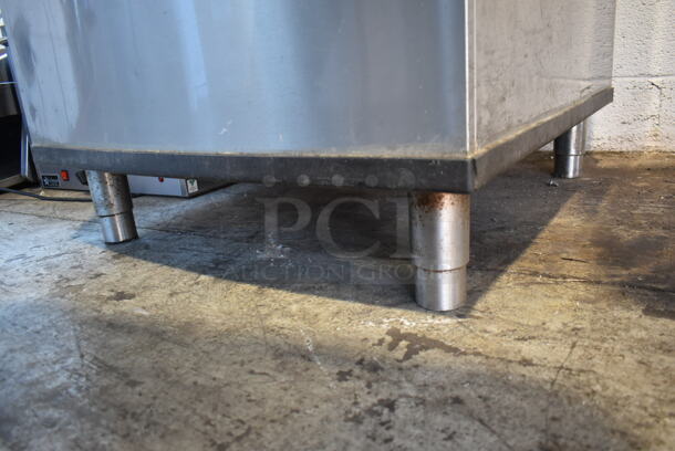 2011 Manitowoc ID0602A-261 Stainless Steel Commercial Ice Machine Head on Manitowoc B570 Commercial Ice Bin. 208-230 Volts, 1 Phase.  - Image 8 of 10