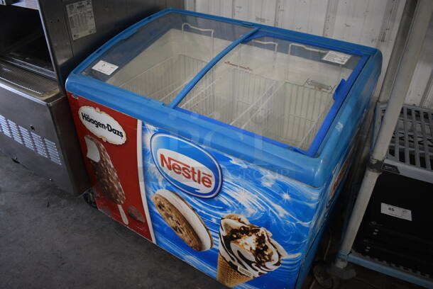 AHT Model RIOS100 Metal Commercial Floor Style Novelty Ice Cream Freezer Merchandiser w/ 2 Sliding Lids on Commercial Casters. 110-120 Volts, 1 Phase. 40x26x28. Tested and Powers On But Does Not Get Cold - Image 2 of 7