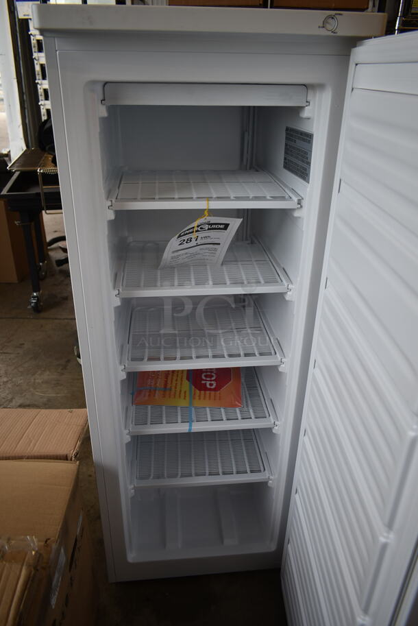 BRAND NEW SCRATCH AND DENT! Frigidaire DD1-210 Metal Single Door Reach In Upright Freezer. 115 Volts, 1 Phase. Tested and Working! - Image 4 of 6