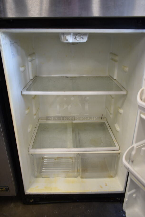 Kenmore 253.7482340G Metal Cooler Freezer Combo. 115 Volts, 1 Phase. Tested and Powers On But Does Not Get Cold - Image 4 of 6