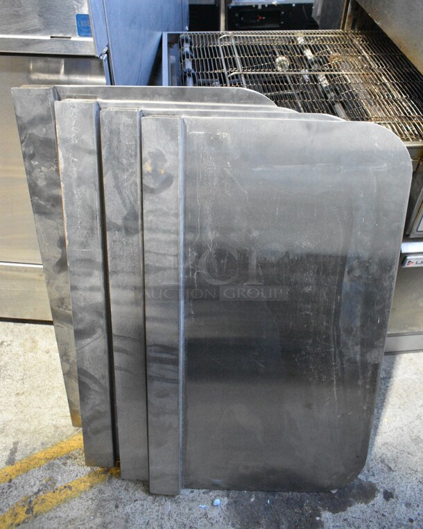 BRAND NEW SCRATCH AND DENT! Pitco Frialator SSH55 Stainless Steel Commercial Natural Gas Powered 2 Bay Deep Fat Fryer w/ 4 Metal Fry Baskets and 4 Splash Guards on Commercial Casters. 80,000 BTU.  - Image 5 of 12