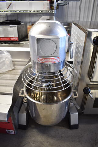 B10B Metal Commercial Countertop 10 Quart Planetary Dough Mixer w/ Stainless Steel Mixing Bowl, Bowl Guard and Whisk Attachment. 110 Volts, 1 Phase. Tested and Working!