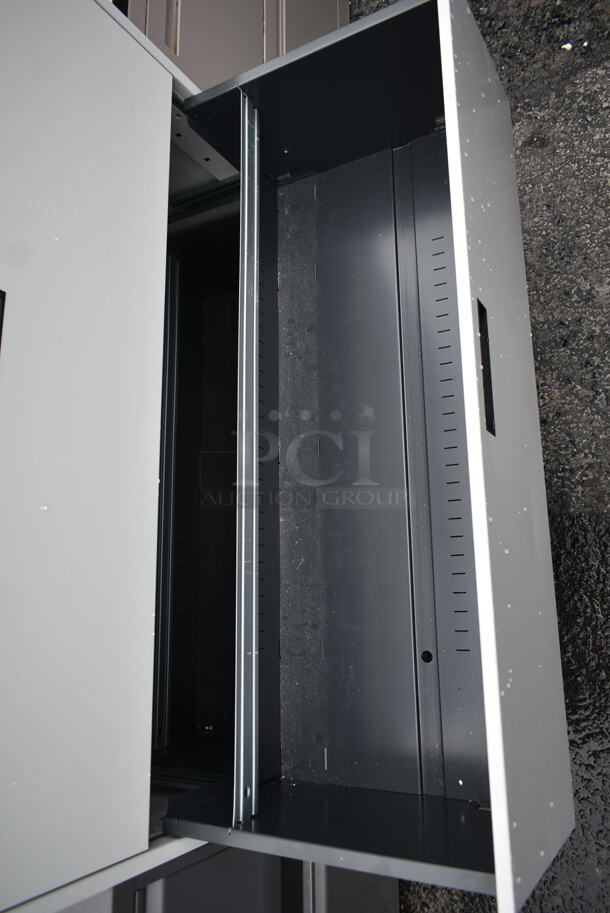 Metal 4 Drawer and 1 Cabinet Filing Cabinet. - Image 5 of 6
