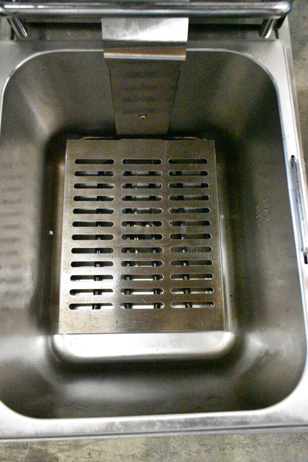 	BRAND NEW SCRATCH AND DENT! 2024 Crosson CF-26 Stainless Steel Commercial Countertop Electric Powered Single Bay Fryer w/ Metal Fry Basket and Lid. 120 Volts, 1 Phase. - Image 5 of 6