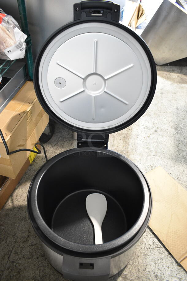 BRAND NEW SCRATCH AND DENT! Avantco 177RWB92 92 Cup Sealed Electric Rice Warmer. 120 Volts, 1 Phase. Tested and Working! - Image 5 of 7
