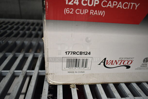 BRAND NEW SCRATCH AND DENT! Avantco 177RCB124 124 Cup (62 Cup Raw) Electric Rice Cooker / Warmer with Removable Lid. 120 Volts, 1 Phase. Tested and Working! - Image 3 of 3