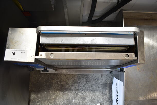 BRAND NEW SCRATCH AND DENT! Prince Castle 297-T12P Stainless Steel Commercial Countertop Slim Line Vertical Contact Toaster. 115 Volts, 1 Phase.  Tested and Working! - Image 3 of 7