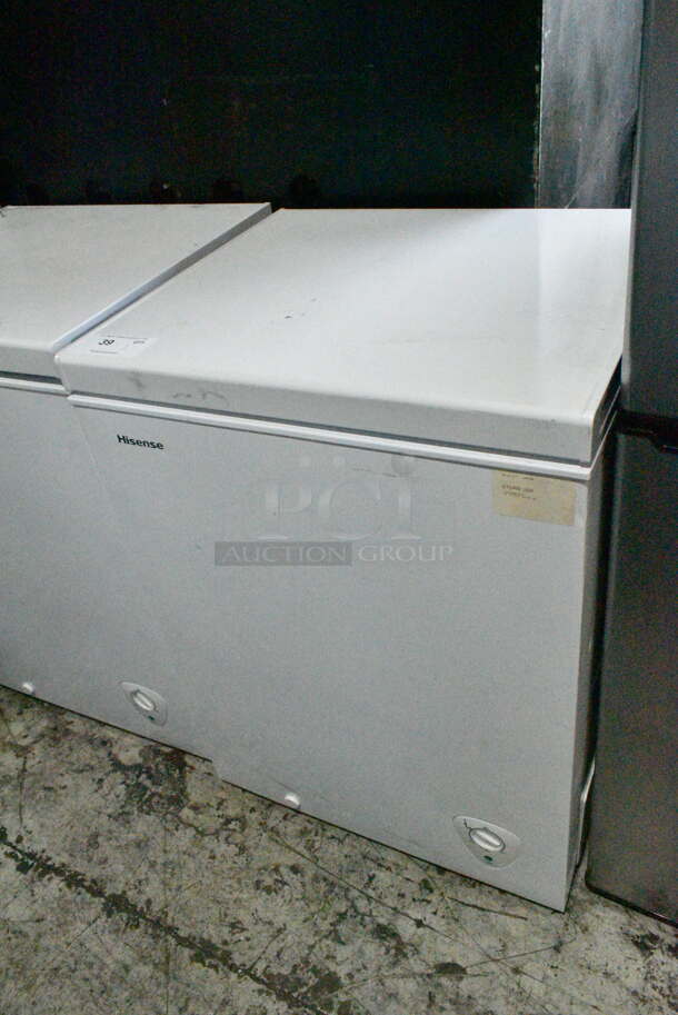 Hisense WFC050M6XWD Metal Chest Freezer w/ Hinge Lid. 115 Volts, 1 Phase. Tested and Powers On But Does Not Get Cold
 - Image 3 of 5