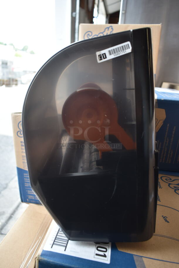 Pallet Lot of of 47 BRAND NEW IN BOX! Scott 47091/47259 Control Poly Wall Mount Hand Towel Dispensers. 47 Times Your Bid! - Image 6 of 7