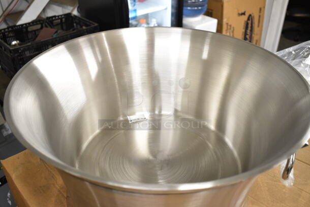 BRAND NEW! Stainless Steel Ice Bucket.  - Image 5 of 5
