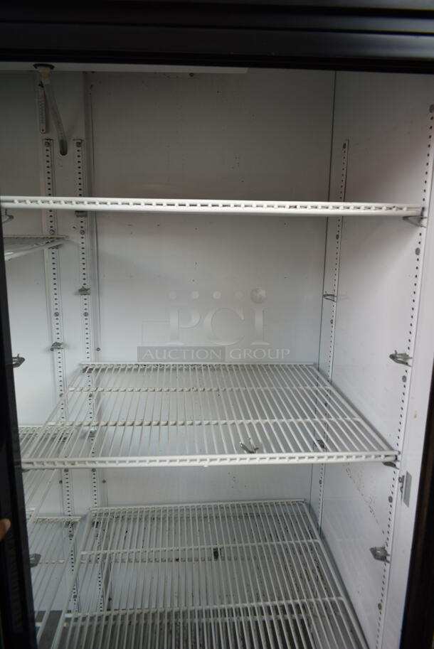 True GDM-69 Metal Commercial 3 Door Reach In Cooler Merchandiser w/ Poly Coated Racks. 115 Volts, 1 Phase. Tested and Working! - Image 9 of 12