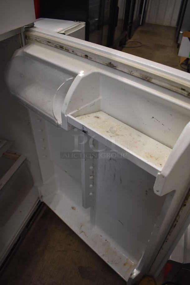 Whirlpool ET1MHKXMQ04 Metal Cooler Freezer Combo Unit. 115 Volts, 1 Phase. 33x30x66. Cannot Test - Unit Needs New Power Cord - Image 5 of 7