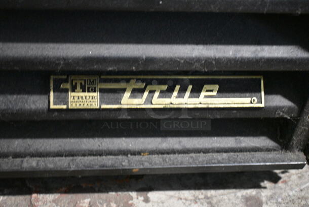 True GDM-49-LD Metal Commercial 2 Door Reach In Cooler Merchandiser w/ Poly Coated Racks. 115 Volts, 1 Phase. Tested and Working! - Image 2 of 5