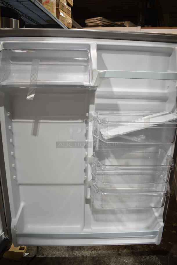 BRAND NEW SCRATCH AND DENT! 2023 Whirlpool WRT311FZDM02 Metal Cooler Freezer Combo Unit. 115 Volts, 1 Phase. Tested and Working! - Image 6 of 8