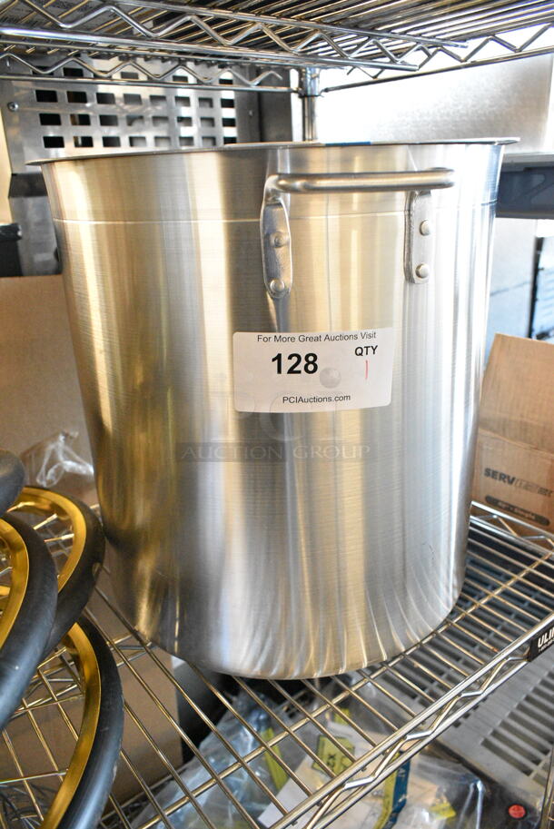 BRAND NEW SCRATCH AND DENT! Choice  Standard Weight Aluminum Stock Pot with Steamer Basket and Cover w/ 471ASTB40 Choice 40 Qt. Aluminum Stock Pot Steamer Basket.  - Image 2 of 7