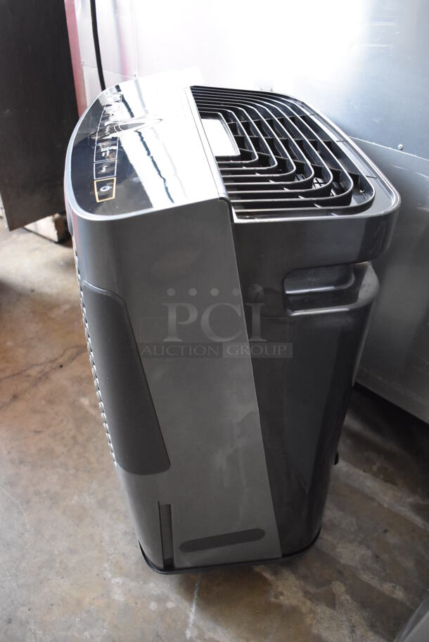 BRAND NEW SCRATCH AND DENT! Soleus Air Metal Portable Dehumidifier on Casters. 115 Volts, 1 Phase. 19x14x28. Tested and Working! - Image 5 of 9