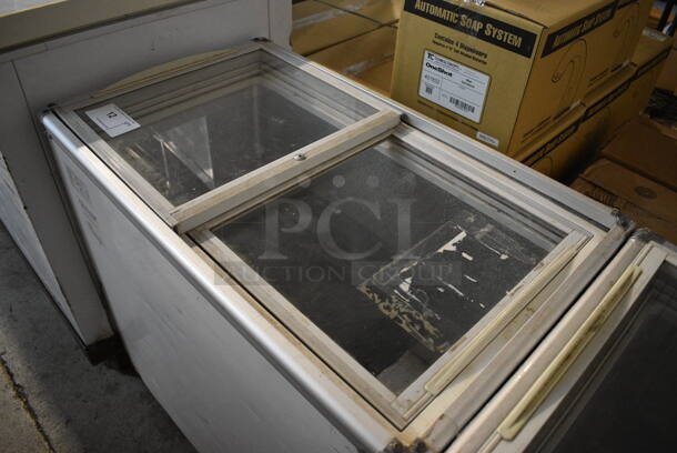Intertek Model SD/SC-208JY Chest Cooler Merchandiser w/ 2 Sliding Lids on Commercial Casters. 110 Volts, 1 Phase. 33x20x33. Tested and Working! - Image 5 of 8